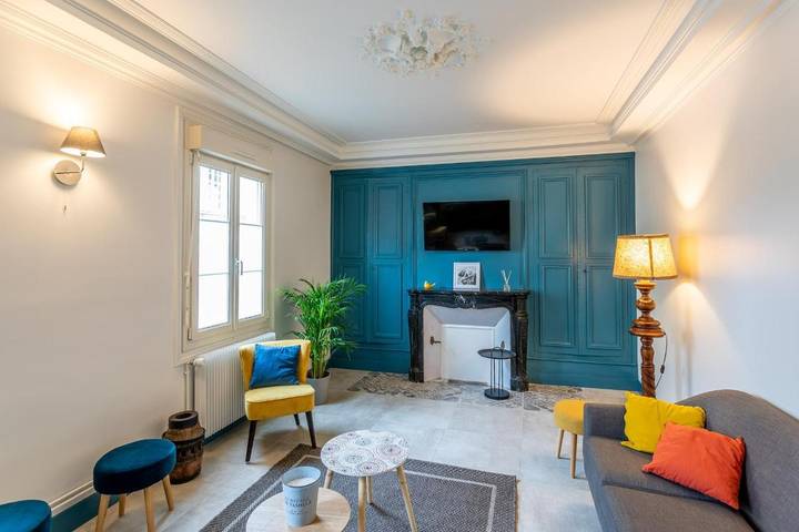 Location de vacances pour 13 personnes, avec terrasse à Fontevraud-l'Abbaye - 2