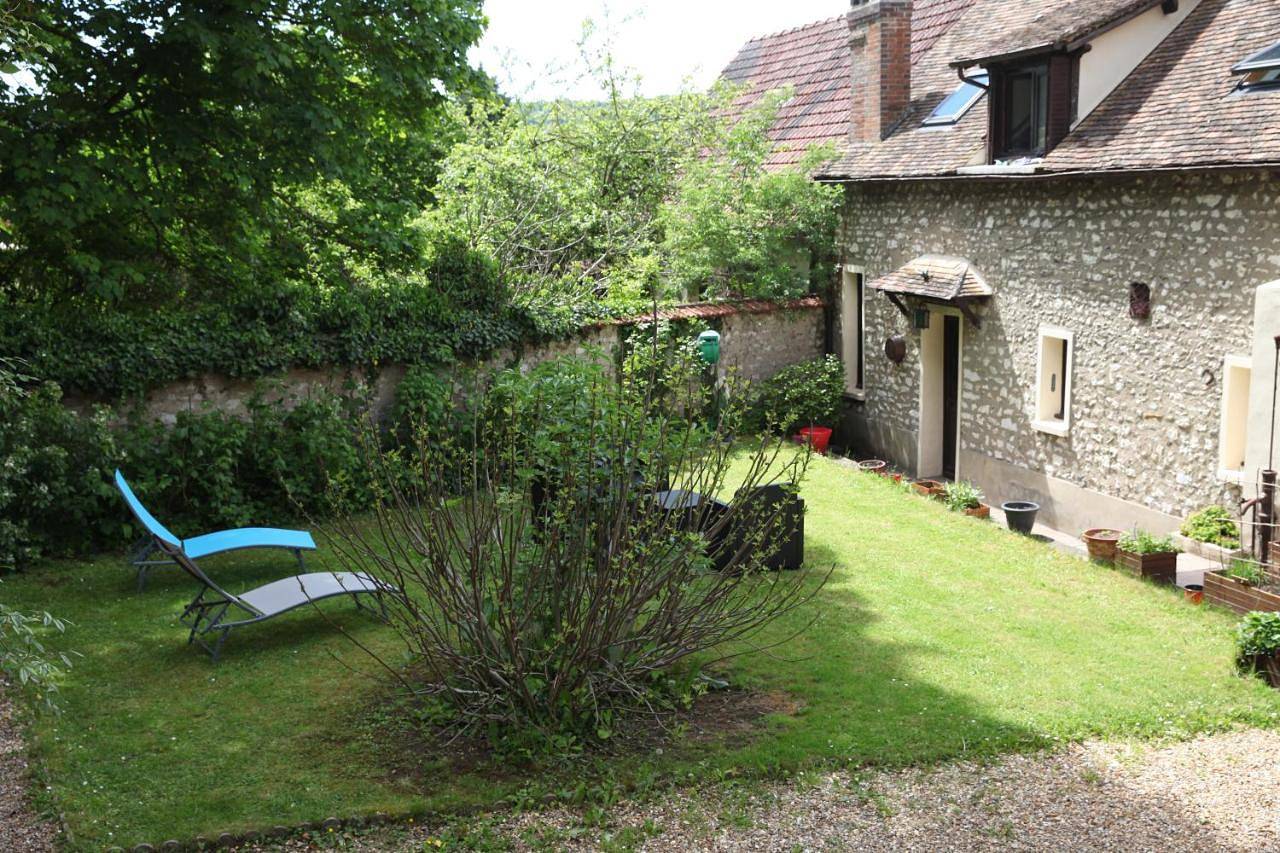 Family Room with Garden View in Breuilpont, Région d'Évreux
