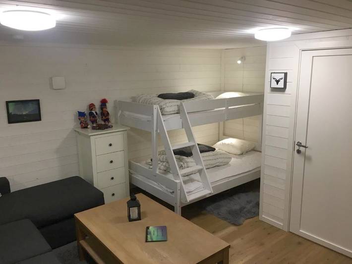 Blokhut voor 4 personen, with terras and tuin as well as sauna in Zweden