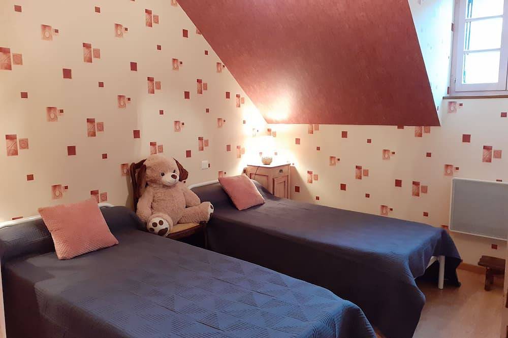 Renovated old house on wine estate in Chassey-le-Camp, Région de Chalon-sur-Saône