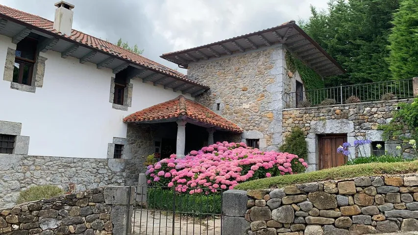 Hotel para 4 personas, con jardín y vistas - 1