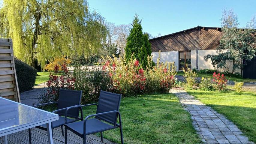 Gîte pour 4 personnes, avec terrasse et jardin à Haute-Épine