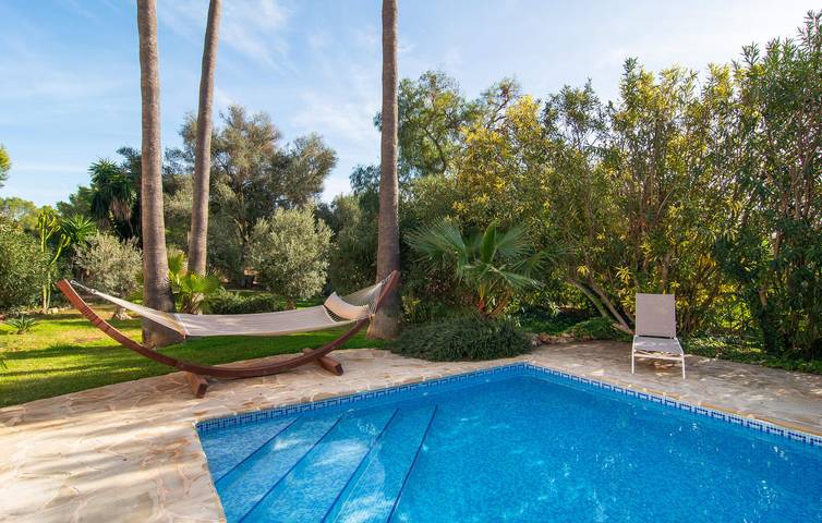 Modern Apartment with Pool & Grill, Near Marratxí in Portol, Marratxí