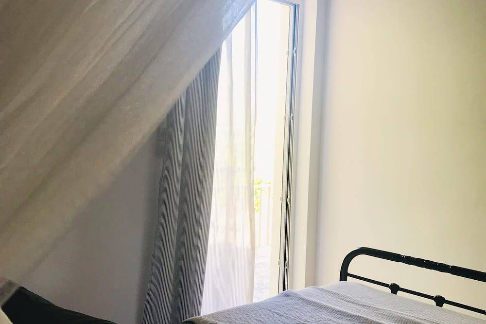 Stone's Throw Cottage by the sea in Koroni - sleeps 6 in Koroni, Messenia region