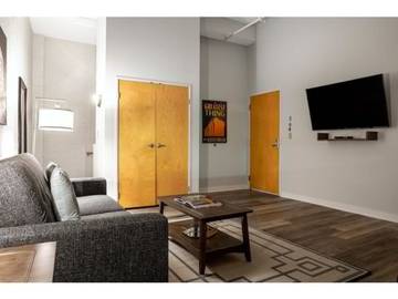 Vacation Rental for 12 Guests in Indianapolis, Indiana, Picture 2