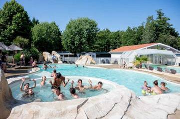 Mobil home pour 4 personnes, avec bassin pour enfant et jacuzzi à Parentis-en-Born