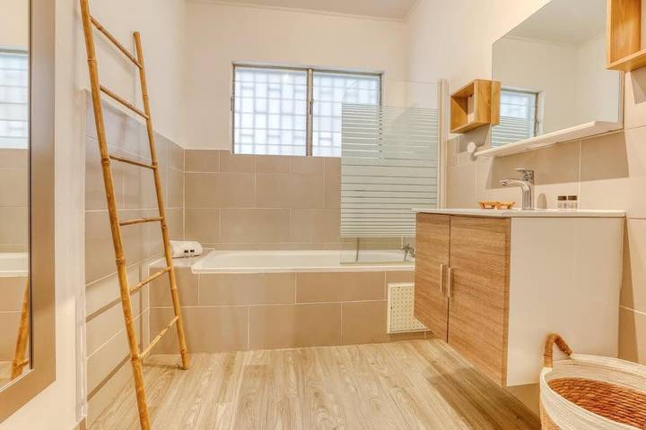 Location de vacances pour 8 personnes, avec terrasse et jardin dans Plage de Trou d'eau - 3