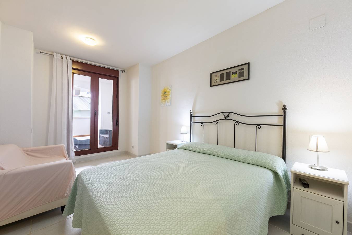 Apartamento entero, Apartamento 'Increible Playazo Vera' con piscina compartida, terraza privada y aire acondicionado. in Playas de Vera, Vera