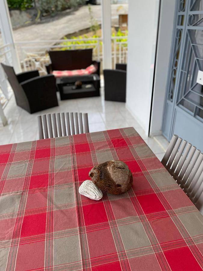 Gîte pour 4 personnes, avec vue ainsi que piscine et terrasse à Vieux-Habitants - 3