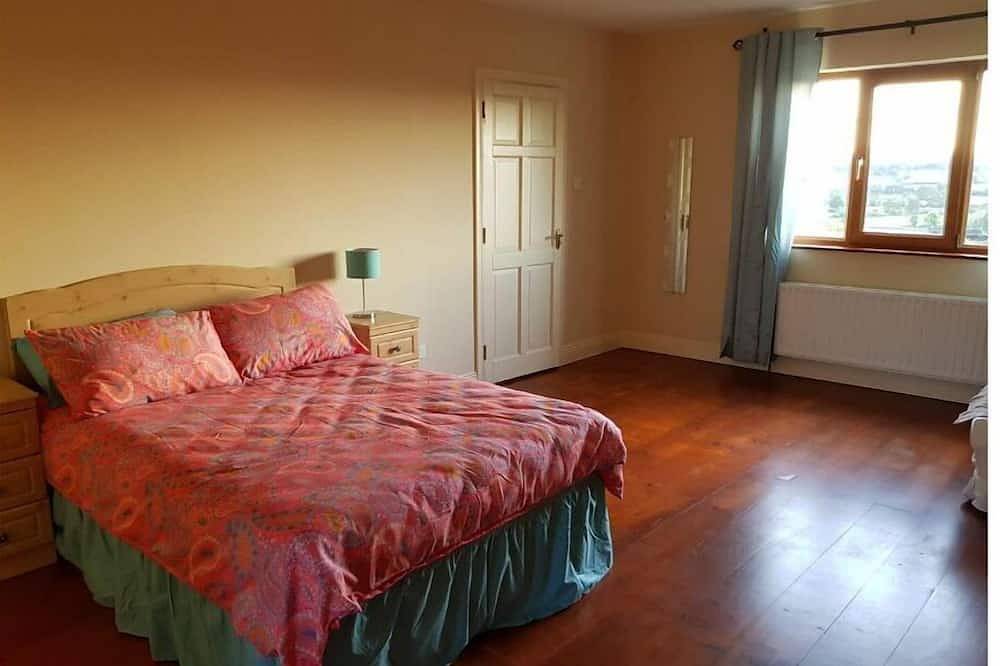 Barr An Chnoic Holiday in Nenagh, Lough Derg