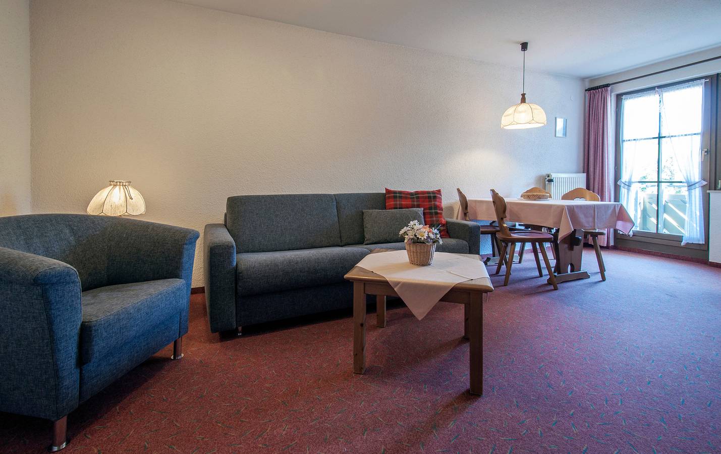 Ganze Ferienwohnung, Apartment 05 - Ferienresidenz Roseneck, 2 Schlafzimmer, mit Schwimmbad in Todtnauberg bei Feldberg in Suedlicher Schwarzwald, Todtnau