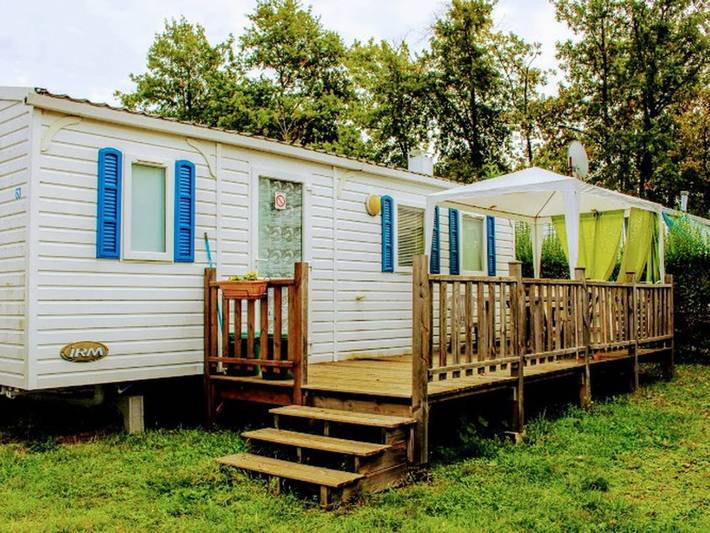 Camping pour 4 personnes, avec terrasse, animaux acceptés dans Périgord Vert