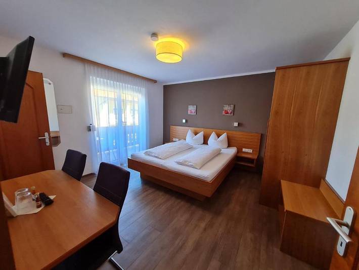 BnB für 6 Personen, mit Balkon und Terrasse sowie Garten und Ausblick in Unterburg
