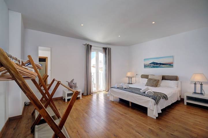 Hel lejlighed, Puerto Banus, Marbella Luxury in centre of port amazing views near golf<br> in Marbella West, Marbella