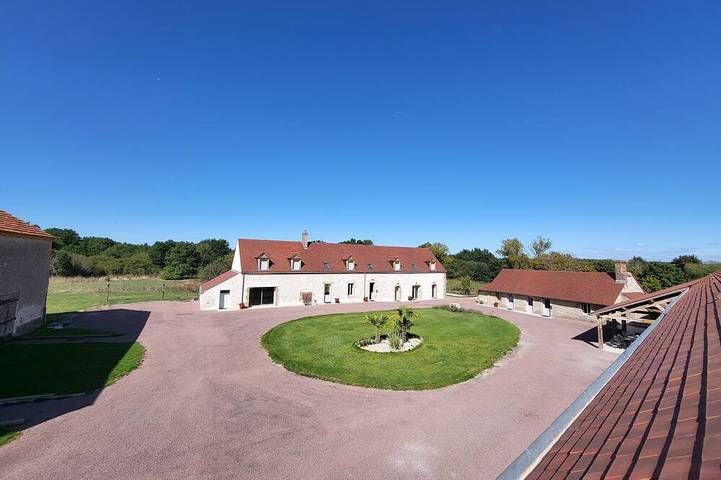 Location de vacances pour 45 personnes, avec Jardin à Saint-Cyr-en-Val