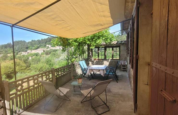 Location de vacances pour 4 personnes, avec vue et terrasse à Mercuer - 2