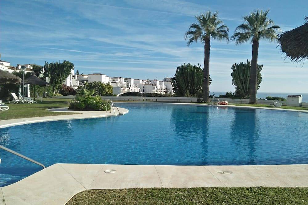 Apartamento entero, Apartamento con fabulosas vistas al mar, excelentes instalaciones, piscina cubierta climatizada in Urbanizacion Calahonda, Mijas