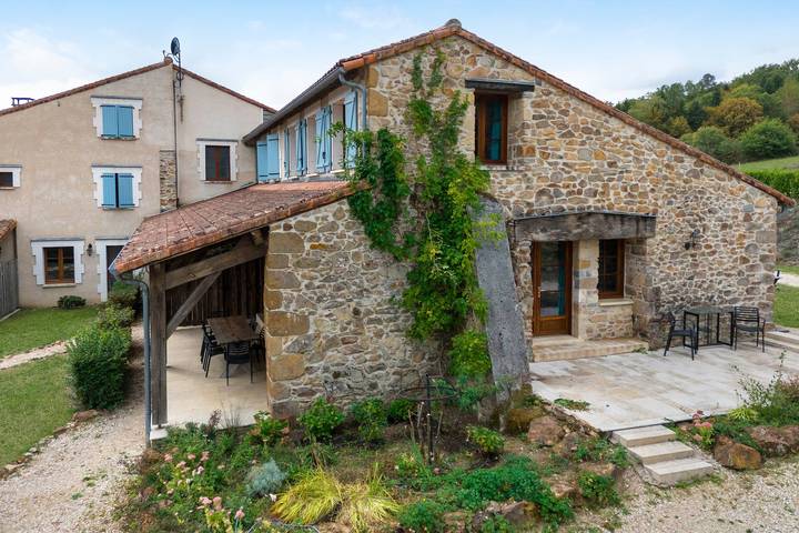 Casa vacanze Domaine de Bellac - 32 persone con piscina privata, terrazza e Wi-Fi in Roussines, Parco naturale regionale di Périgord-Limousin