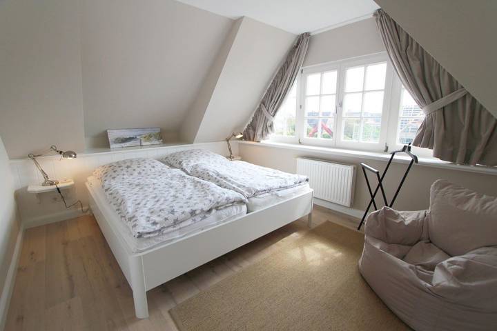 Ganze Wohnung, Drei-Zimmer-Ferienwohnung mit exklusiver Einrichtung und Wohlfühlambiente in Wenningstedt, Sylt
