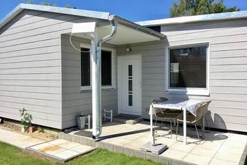 Bungalow für 4 Personen, mit Terrasse und Garten in Mönkebude