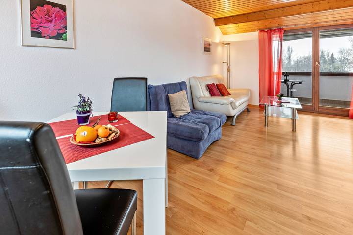 Holiday rental for 2 people, with balcony and lake view, with pets in Switzerland