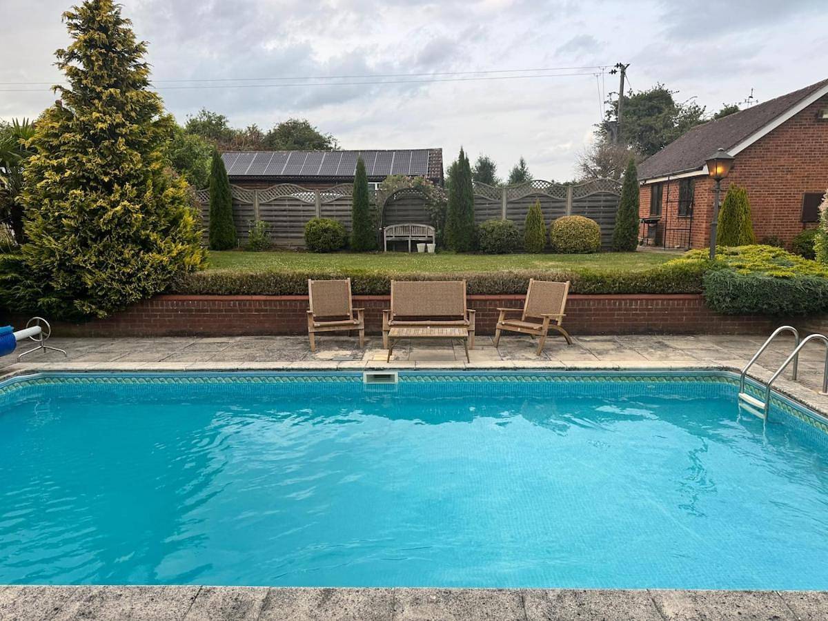 Entire apartment, One-Bedroom Apartment in Bedford