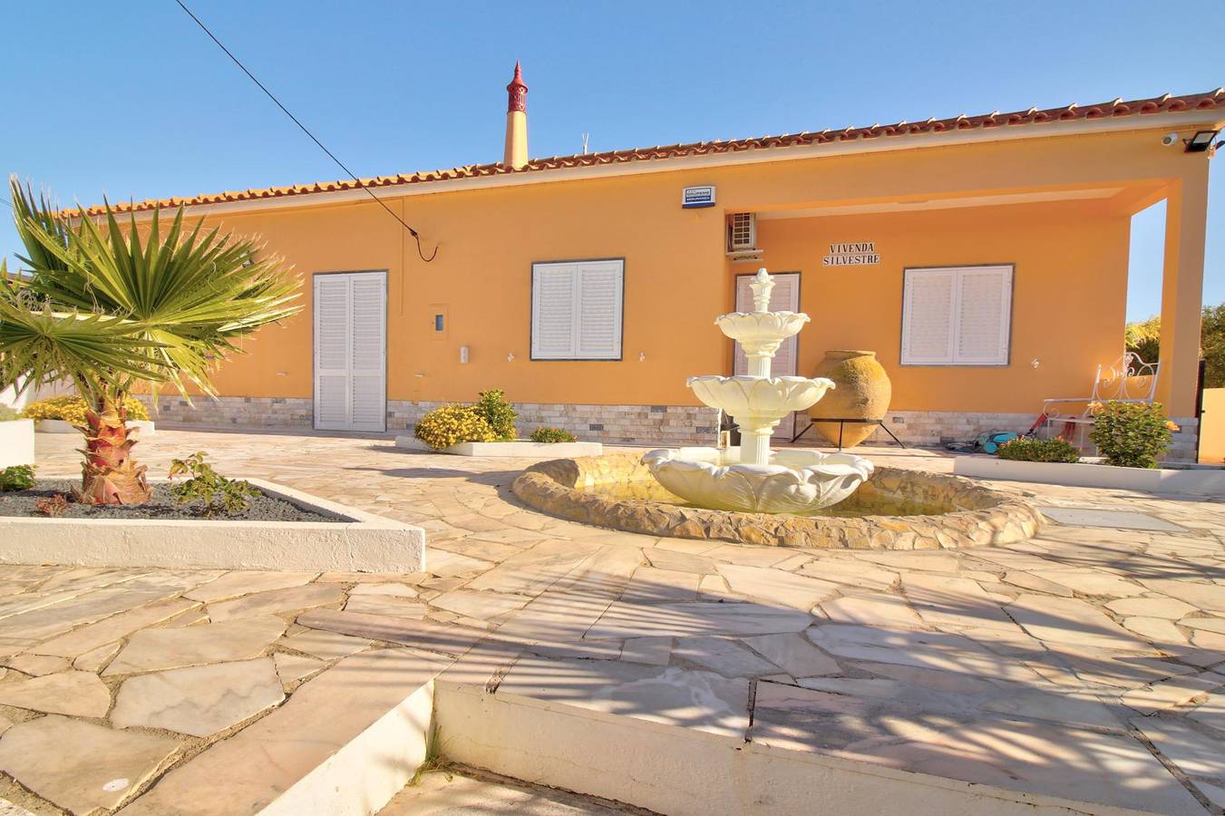 Charming 4-Bed Villa in moncarapacho in Moncarapacho, Parque Natural da Ria Formosa