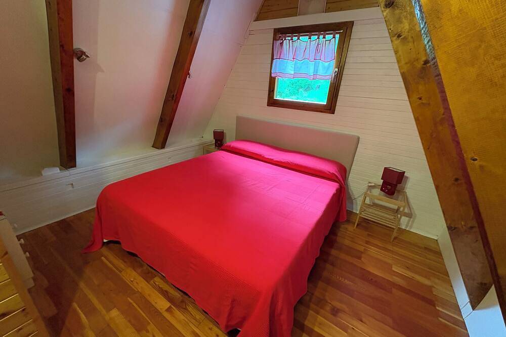 Chalet on the heights of Lake Maggiore with private beach in Trarego Viggiona, Lago Maggiore (Piemont)