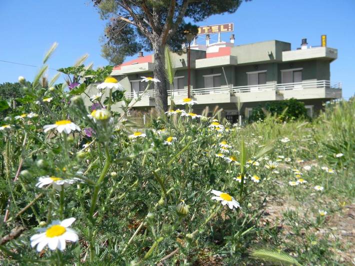 Hotel para 3 personas, con terraza además de jardín y vistas, Se admiten mascotas - 1