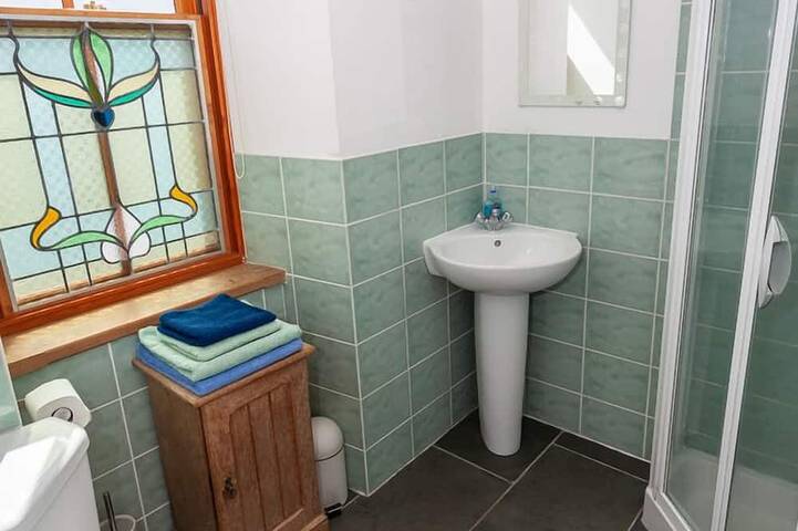 Pier Cottage am Holy Loch Shore, Meer- und Bergblick in Argyll & Bute