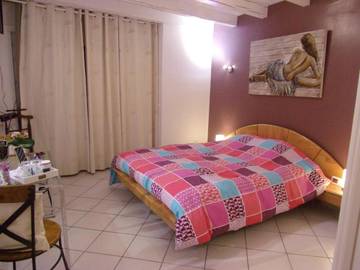 Gîte pour 3 personnes, avec piscine ainsi que vue et jardin à Sainte-Anne-sur-Vilaine