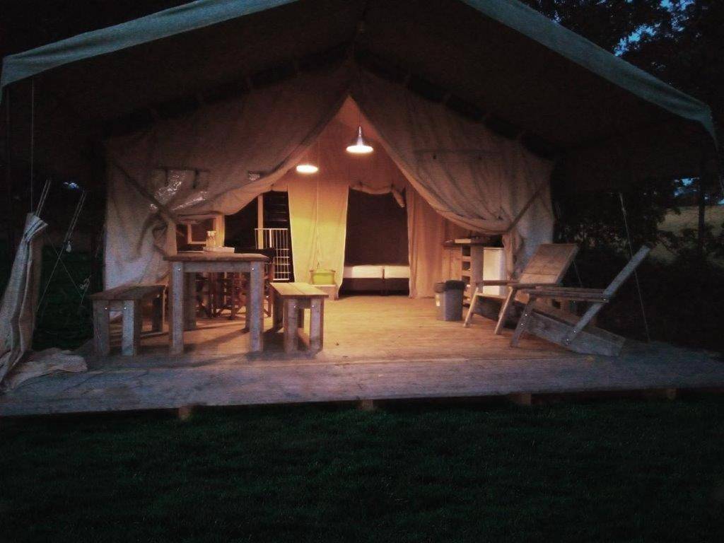 Cameleon Safari Lodge tent in Saint-Palais (Allier), Région de Montluçon