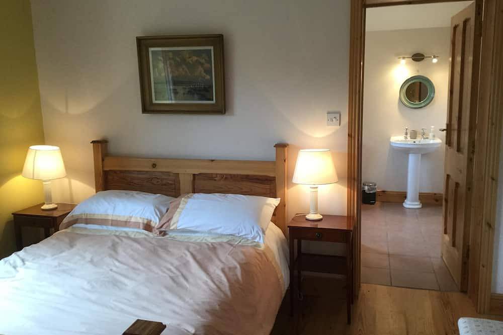 Pallas Lodge, Beara Peninsula, met uitzicht op Ardgroom Harbor en Kerry bergen in County Cork