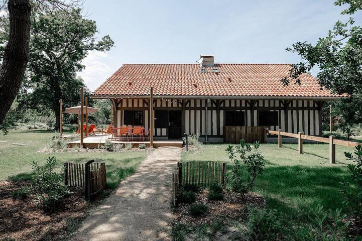 Location de vacances pour 12 personnes, avec vue et jardin ainsi que terrasse et piscine, animaux acceptés à Uza - 3