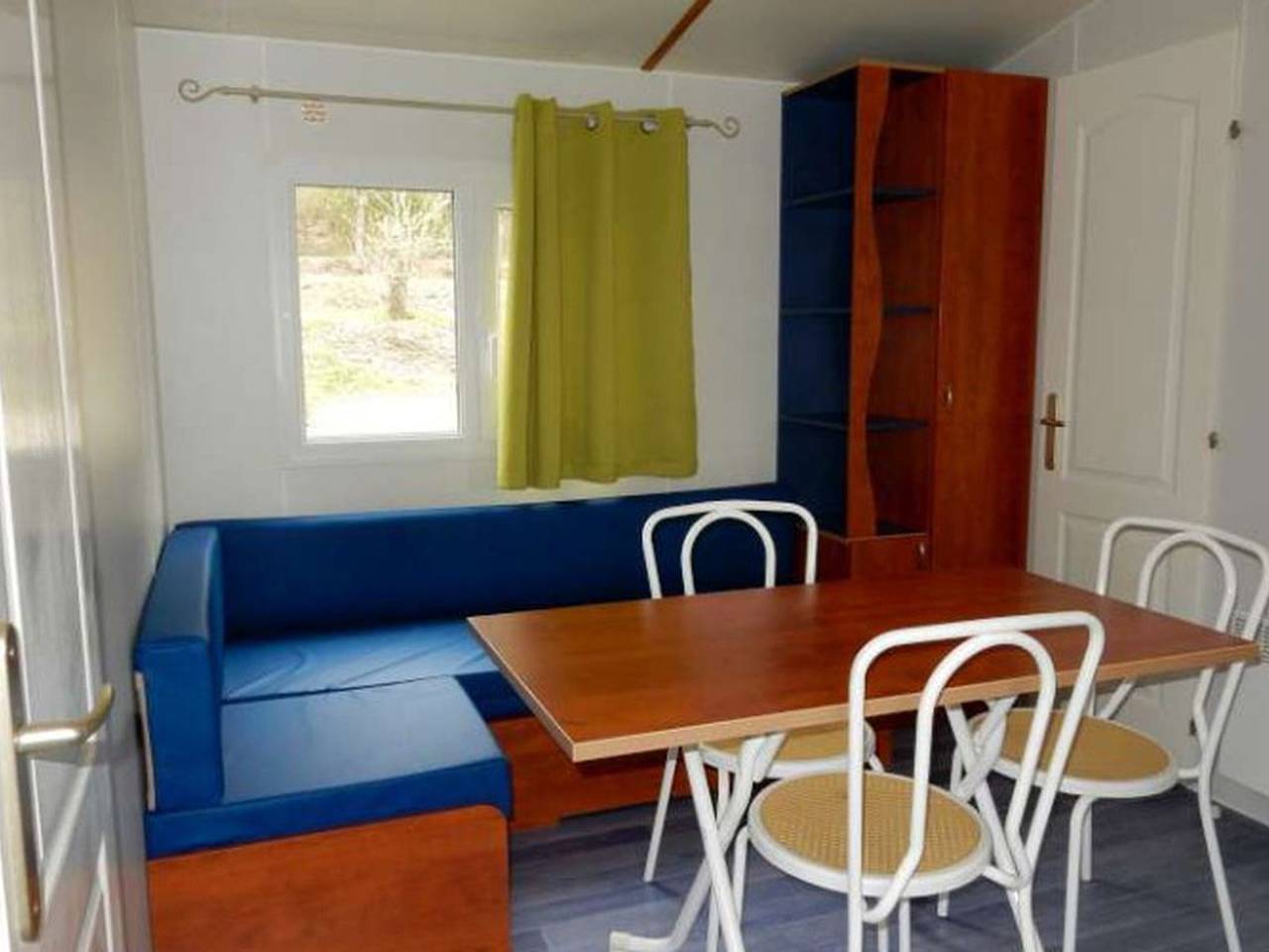 Acogedor Mobil-home 4 Pers. con Terraza in Tallard, Gap region