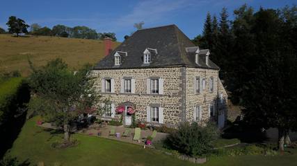Chambre d’hôte pour 2 personnes, avec jardin à Rochefort-Montagne