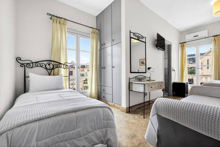 Gîte pour 2 personnes, avec Balcon ainsi que Terrasse et Jardin dans Spetses - 3