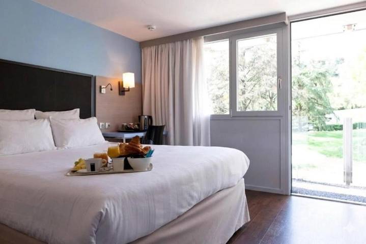 Hôtel pour 2 personnes, avec jardin à Sainte-Foy-lès-Lyon - 2