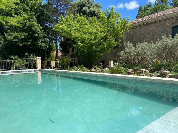 Location de vacances pour 5 personnes, avec terrasse ainsi que piscine et jardin à Paradou - 4