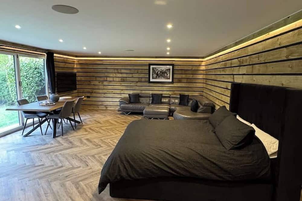 Throcking Country Cabin in Hertfordshire