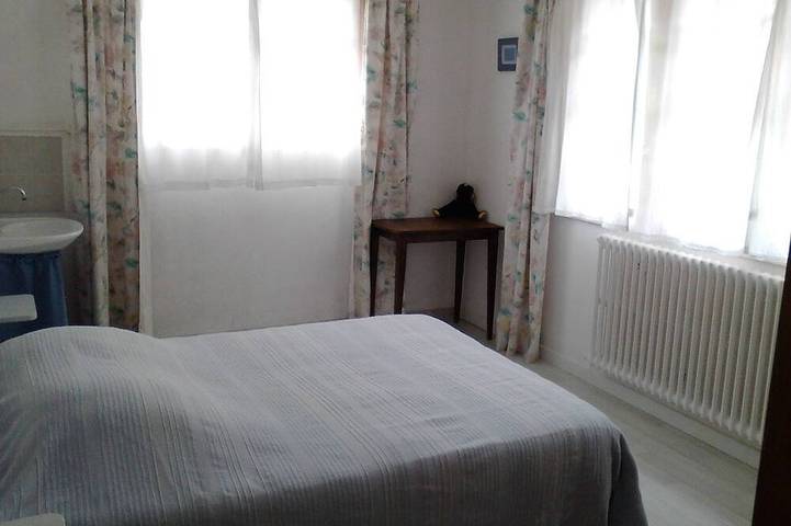 Location de vacances pour 9 personnes, avec terrasse et jardin à Mervent - 4