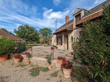 Gîte pour 6 personnes, avec jardin à Nohant-Vic