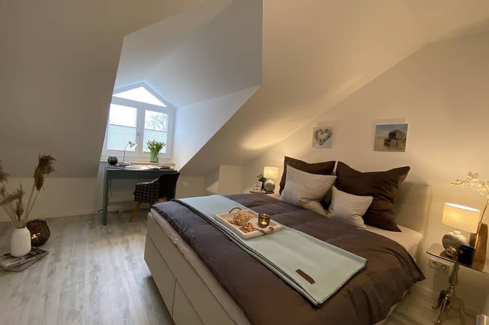 Ganze Wohnung, Luxuriöse Ferienwohnung mit Balkon, Dachterrasse und atemberaubendem Wasserblick in Lietzow, Bergen auf Rügen und Umgebung