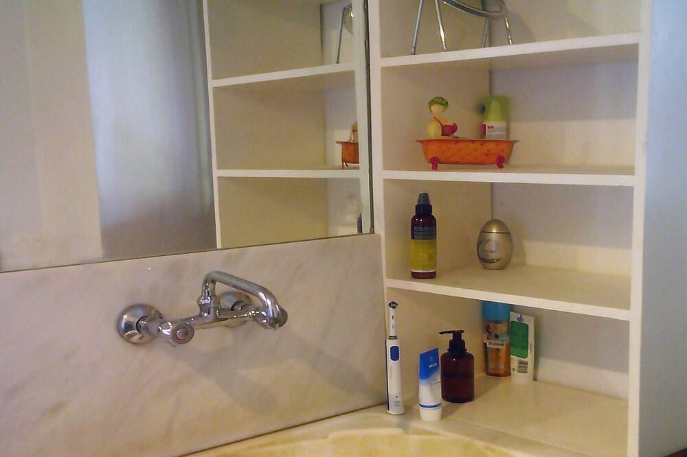 Liefdevol gebouwd stenen huis boven Potistika in Pilion