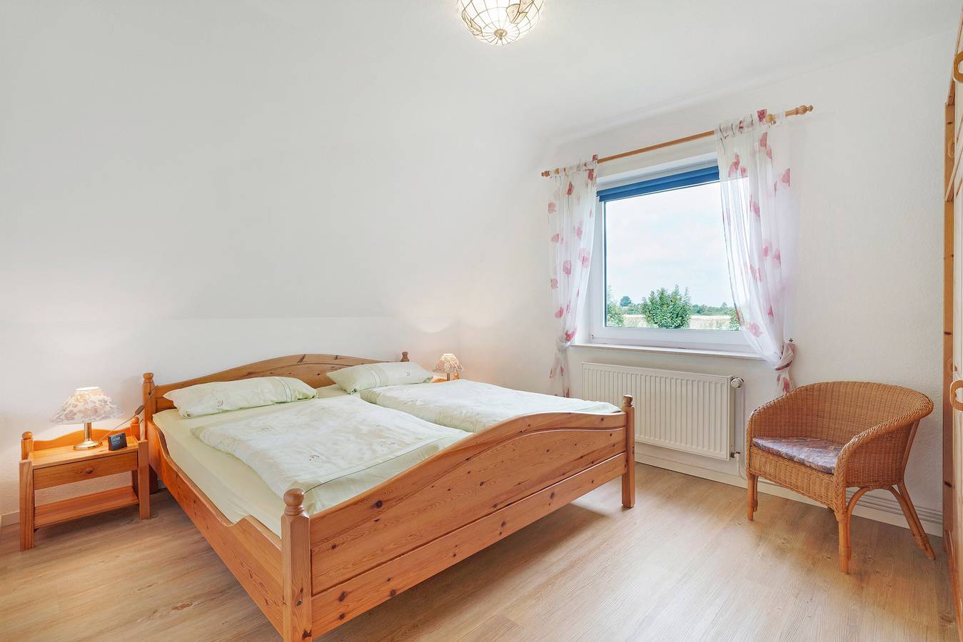 Ganze Wohnung, Ferienwohnung '4' mit gemeinsamer Terrasse, gemeinsamem Garten und Wlan in Nordstrand (Gemeinde), Nordseeküste