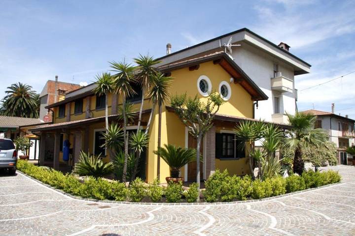 Chambre d’hôte pour 2 personnes, avec Jacuzzi et Jardin dans Torre del Lago Puccini