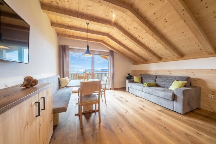 Appartamento intero, Appartamento per vacanze "Rosmarin" con vista sulle montagne, Wi-Fi, balcone e sauna in Verano, Alpi Sarentine