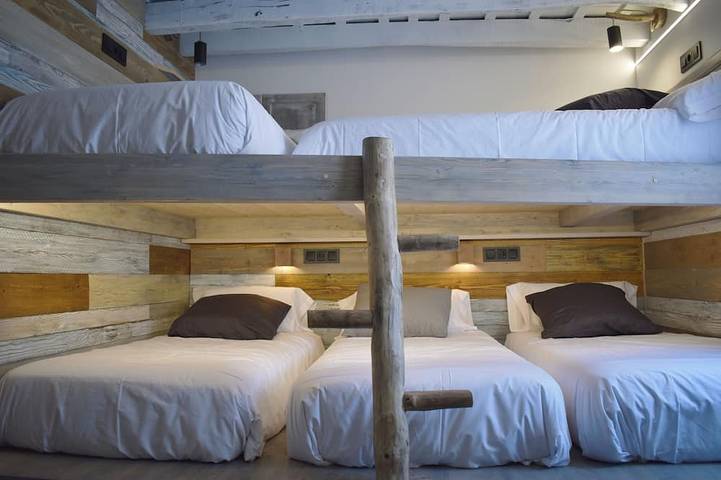 Location de vacances pour 14 personnes, avec piscine et jardin à La Pobla de Lillet - 2