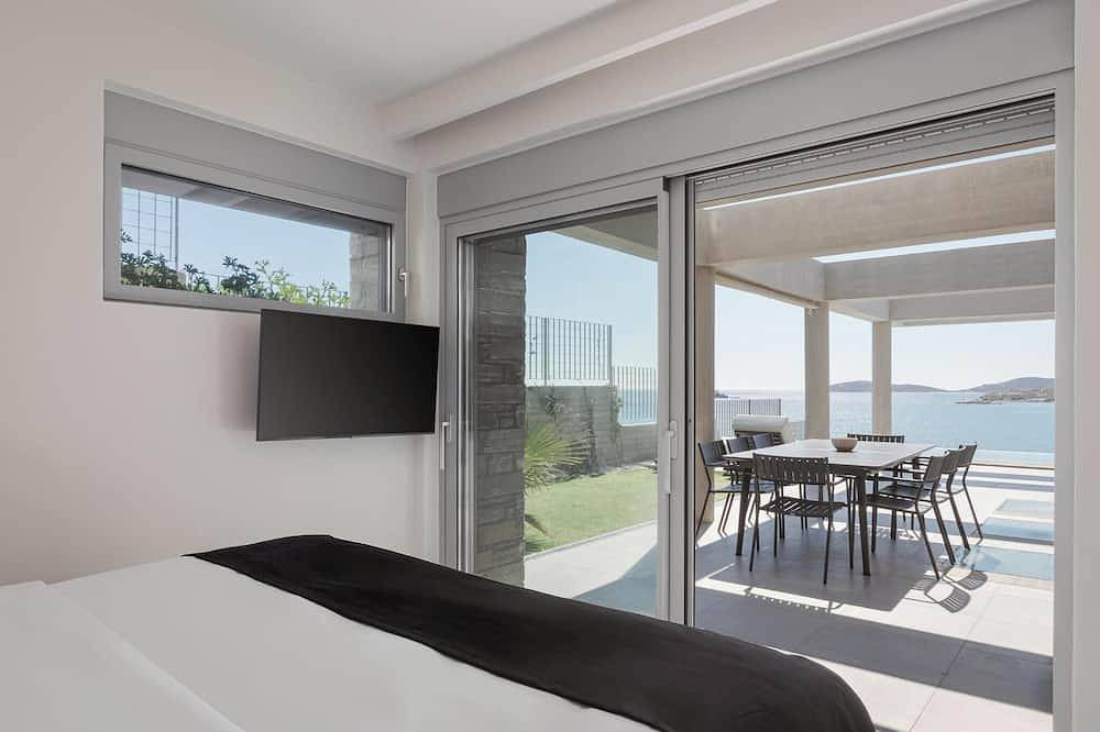 Luxurious Seafront Villa Karystos in Euböa