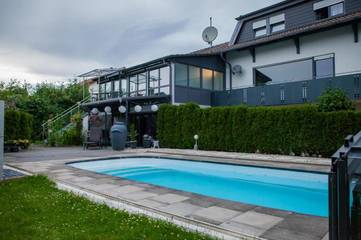 Ferienwohnung für 4 Personen, mit Garten und Pool sowie Sauna, mit Haustier in Strullendorf
